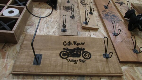 Porte pour 1 casque moto - vélo en bois de palette - création unique